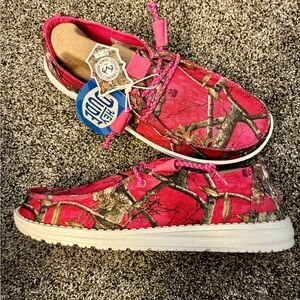 Women’s Hot Pink Tree Camouflage Hey Dude Shoes - Size 11 - Wendy Realtree Edge